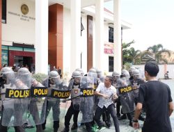 Polres Bulukumba Menggelar Simulasi Unjuk Rasa di Pengadilan Negeri Bulukumba