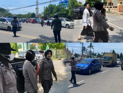 Personel Polwan Polres Bulukumba Laksanakan Pengamanan Sholat Jumat