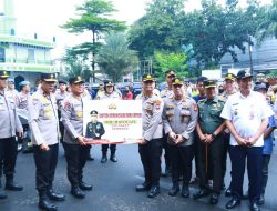 Ribuan Paket Sembako dari Kapolri Disebar ke Masyarakat di Slum Area Jaksel