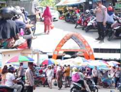 Respon Cepat Personel Ops Ketupat, Atasi Kemacetan Di Pasar Cekkeng