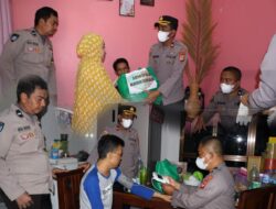 Kabag SDM bersama Kasi Dokkes Polres Bulukumba, Kunjungi Personel Yang Sakit