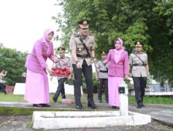 Polres Bulukumba Gelar Upacara Ziarah Rombongan Dan Tabur Bunga Di TMP Taccorong