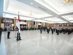 Kapolri Sematkan Tanda Kehormatan Bintang Bhayangkara Pratama ke 22 Pati Polri