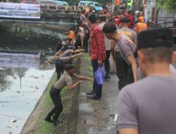Bentuk Rasa Peduli Terhadap Lingkungan, Jajaran Polda Sulsel Membersihkan Sampah Serentak