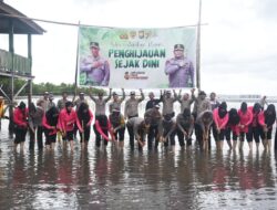 Polri Lestarikan Negeri, Polres Bulukumba Tanam 1.800 Bibit Bakau
