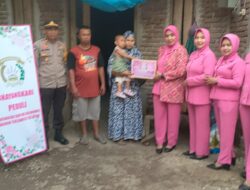 Peduli, Bhayangkari Polsek Bulukumpa Salurkan Bantuan Ke Korban Kebakaran