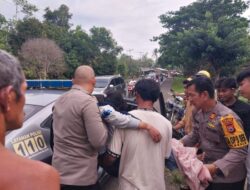 Sigap, Gunakan Mobil Dinas, Kapolsek Rilau Ale Tolong Warga Korban Laka