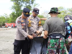 Polres Bulukumba Ikut Serta Aksi Bersih-bersih Di Pantai Merpati