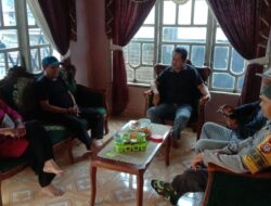 Sampaikan Pesan Pemilu Damai, Bhabinkamtibmas Polsek Gantarang Sambangi Desa Binaan