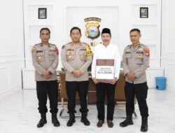 Polres Bulukumba Serahkan Zakat Fitra Ke Baznas Bulukumba