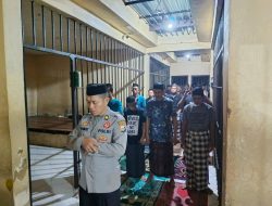 Di Polres Bulukumba, Polisi Ini Jadi Imam Sholat di Dalam Penjara