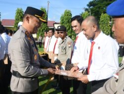Tingkatkan motivasi dan integritas, Kapolres Bulukumba berikan penghargaan kepada Personel Yang Berprestasi