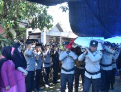 Penghormatan Terakhir, Kapolres Bulukumba Hadiri Pemakaman Dinas Aiptu Darsimin.