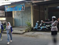 Satlantas Polres Bulukumba Aktif Laksanakan Pengaturan Pagi, Bantu Anak Sekolah Menyeberang