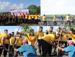Polres Bulukumba Gelar Gerakan ASRI, Bersihkan Pantai dan Tanam Pohon Sambut Hari Bhayangkara ke-80