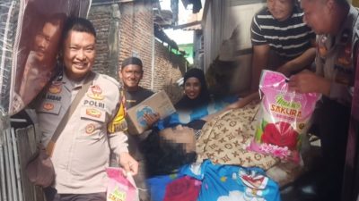 Bhabinkamtibmas Peduli, Aipda Akbar Bersama Relawan Berikan Bantuan untuk Warga Kurang Mampu