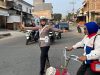 Potret Humanis Polwan Polres Bulukumba, Hadir Mengatur Lalu Lintas Pagi Demi Keselamatan Pengguna Jalan