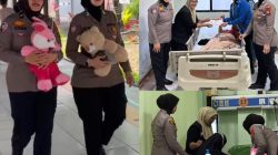 Semua Cinta untuk Nakla, Polwan Polres Bulukumba Jenguk dan Doakan Adik Nakla