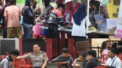 Kapolres Bulukumba Sambangi Aksi Jumat Berkah, Pastikan Makan Gratis Terus Berlanjut.